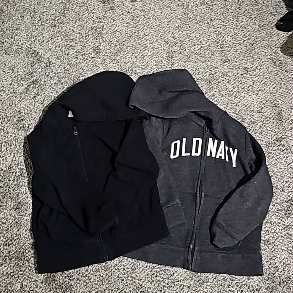 Two boys old navy zip up sweatshirts size 6/7